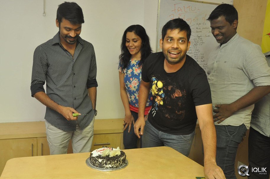 Dhanush-at-Radio-Mirchi-For-Anekudu-Movie-Promotions